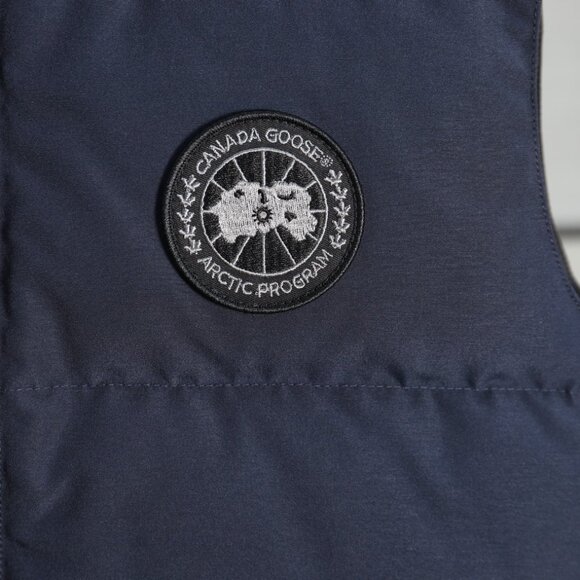 Canada Goose Navy Blue Puffer Vest Unisex - Picture 9 of 9